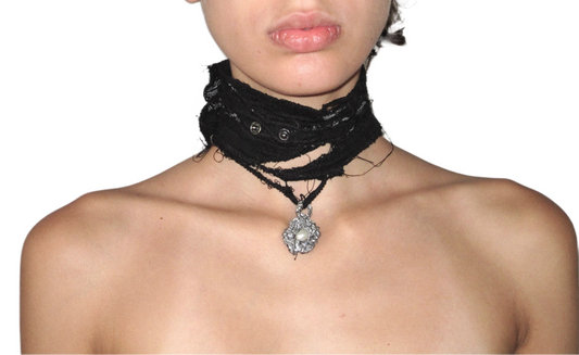 DISTRESSED CHOKER